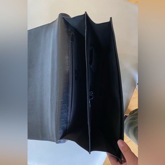 Gucci Designer Breifcase with 3 digit lock - Picture 3 of 4